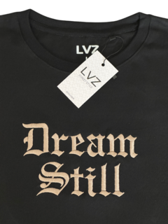 Remera boxy dream still en internet