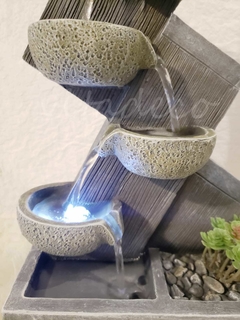 Fuente de Agua grande con luz en internet
