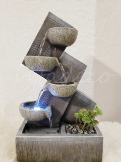 Fuente de Agua grande con luz