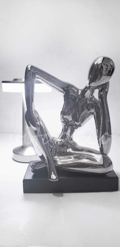Escultura con soporte en internet
