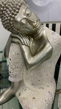 Buda plateado con espejos
