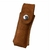 Funda de gamuza marrón para navajas Opinel 8-9, con botón de metal en la parte superior.