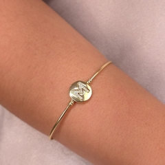 Bracelete Letra M Cravejada Click banhado em ouro 18k