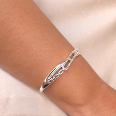 Bracelete Detalhado Cruzado Cravejado Cristal banhado em Prata - comprar online