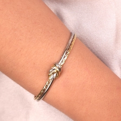 Bracelete Nó Dois Fios Liso e Torcido Dourado Steel