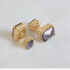 Brinco Pedra Quadrada Dupla Roxo banhado em ouro 18k na internet