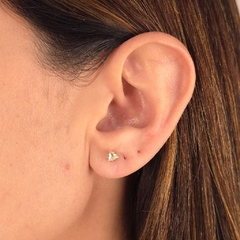 Brinco Triângulo Rosa banhado em ouro 18k