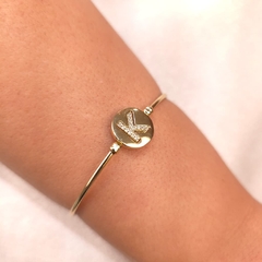Bracelete Letra K Cravejada Click banhado em ouro 18k