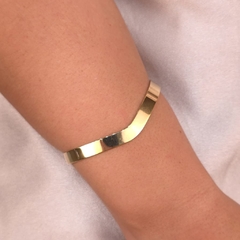 Bracelete em "V" Liso 6mm banhado em ouro 18k