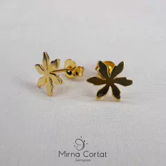Brinco Flor Lisa banhado em ouro 18k