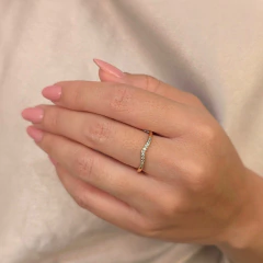 Anel V Cravejado Cristal banhado em ouro 18k