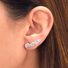 Brinco Ear Cuff Pontos de Luz banhado em Prata