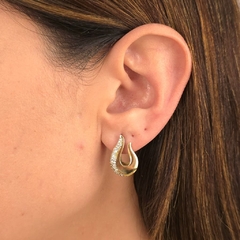 Brinco Gota Cravejada Cristal banhado em ouro 18k