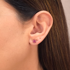 Brinco Flor Cravejada Pink banhado em ouro 18k