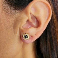 Brinco Trevo Preto Cravejado Cristal M banhado em ouro 18k