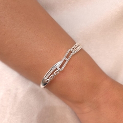 Bracelete Detalhado Cruzado Cravejado Cristal banhado em Prata
