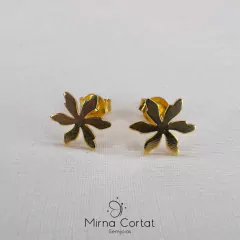 Brinco Flor Lisa banhado em ouro 18k - comprar online