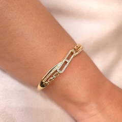 Bracelete Detalhado Cruzado Cravejado Cristal banhado em ouro 18k