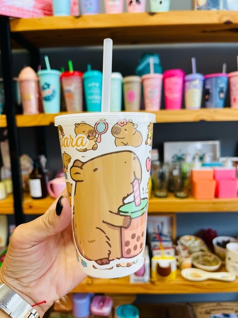 Vaso plástico Capybara con sorbete