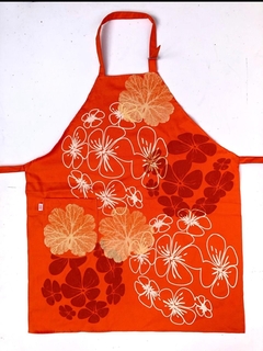 Delantal flores naranjas en internet