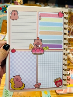 Cuaderno con espiral capybara en internet
