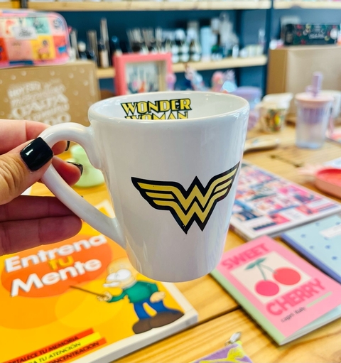 Taza mujer maravilla