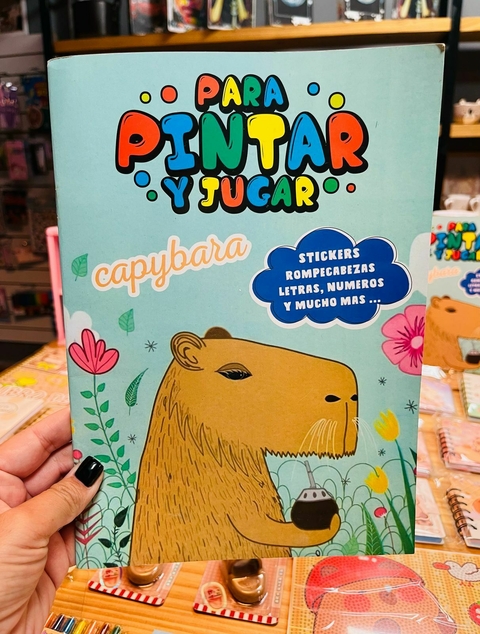 Libro para pintar con stickers de Capybara