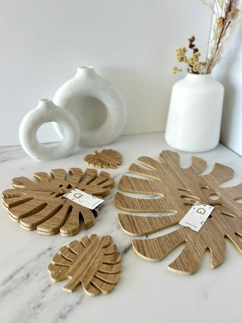 Posa fuentes hoja monstera