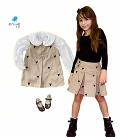 Vestido Pri - Bege com corações bordados e camisa branca (2 pçs) - Atithude Kids