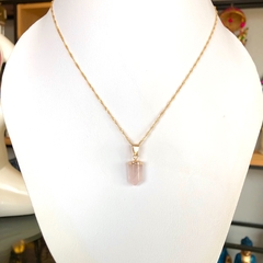 Pingente Cristal Biterminado de Quartzo Rosa - dourado