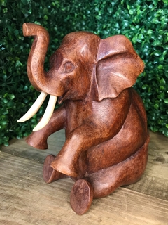 Elefante Esculpido Sentado - 20cm - comprar online