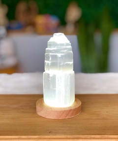Luminária Torre de Selenita Média USB - 10cm