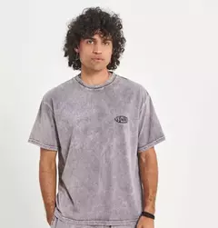 Remera Charles en internet