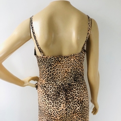 Macacão Longo Decotado Oncinha Animal Print Caedu P na internet