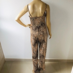 Macacão Longo Decotado Oncinha Animal Print Caedu P - comprar online