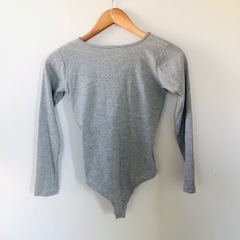 Body Manga Longa Canelado Cinza P - comprar online
