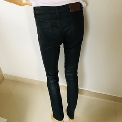Calça Skinny Preta Resinada Hering 38 - comprar online