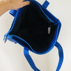 Bolsa de Ombro Média Azul Marisa na internet