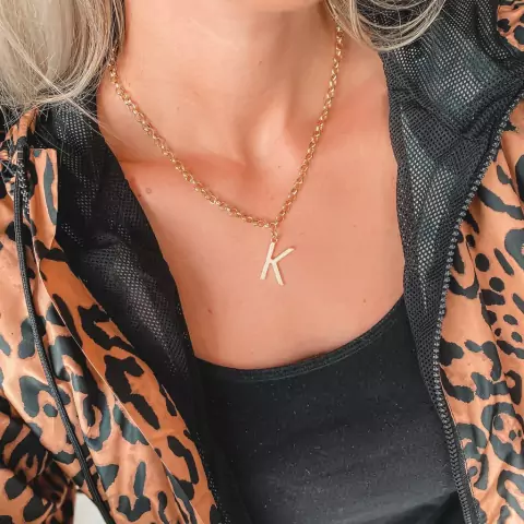 Colar com Pingente Dourado Folheado a Ouro Letra