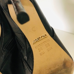Imagem do Bota Feminina Cano Curto Salto Fino Preta Arezzo 34