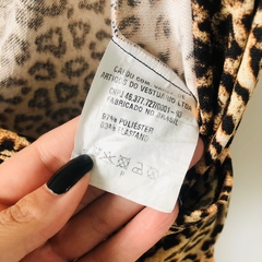 Macacão Longo Decotado Oncinha Animal Print Caedu P na internet