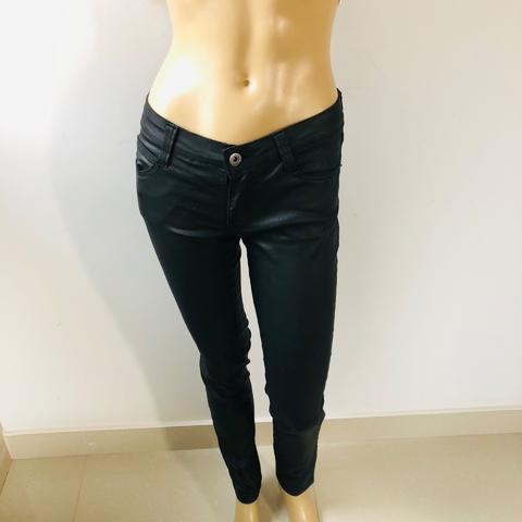 Calça Skinny Preta Resinada Hering 38