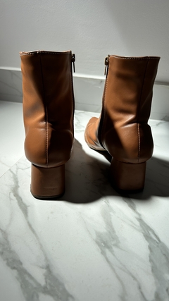 Bota Feminina Cano Curto Bico Fino Salto Grosso 38 - comprar online