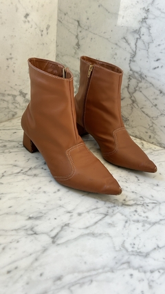 Bota Feminina Cano Curto Bico Fino Salto Grosso 38