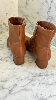 Bota Feminina Cano Curto Bico Fino Salto Grosso 38 - comprar online