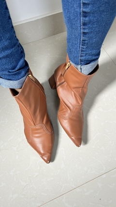 Bota Feminina Cano Curto Bico Fino Salto Grosso 38