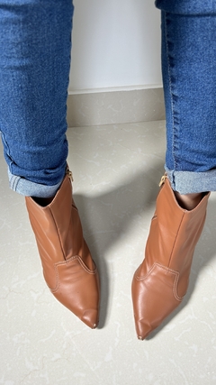 Bota Feminina Cano Curto Bico Fino Salto Grosso 38 na internet