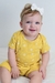 CONJUNTO DE BEBÊ BODY MANGA CURTA BE KIND AMARELO + SHORTS LISO - loja online