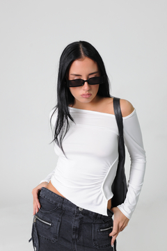 Remera pico con vivo y frunces emporio - Acustic