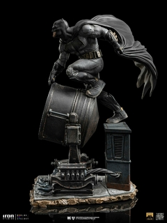 Imagem do Batman Batsinal Deluxe Zack Snyder's Justice League 1/10 Iron Studios